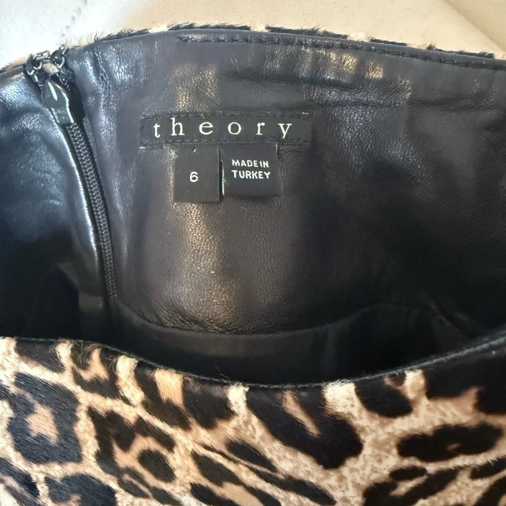 Never worn Theory leopard calf fur skirt size 6 - Picture 3 of 3